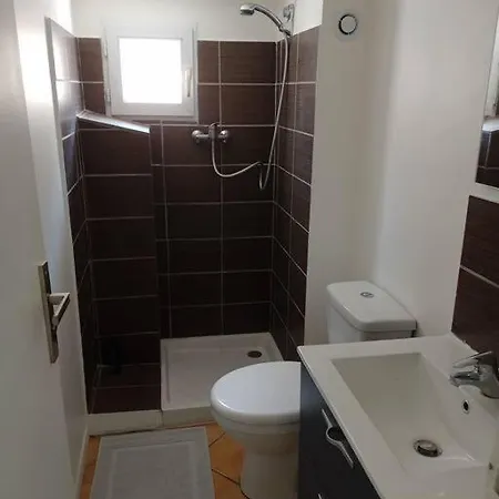 Budgetbnb 185, Petit Duplex A Deux Pas De L'opera Climatise