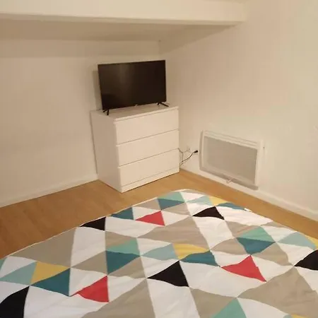 Budgetbnb 185, Petit Duplex A Deux Pas De L'opera Climatise * Toulon