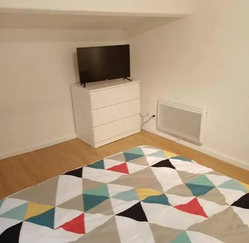 Budgetbnb 185, Petit Duplex A Deux Pas De L'opera Climatise * Toulon